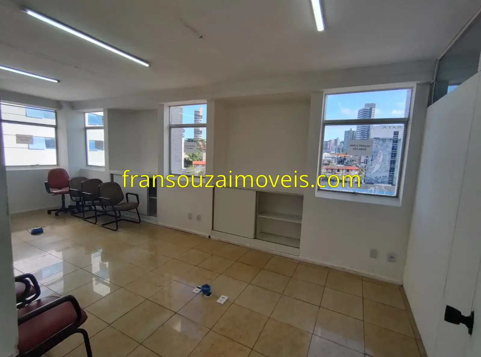 Sala comercial para venda ou aluguel com 140m², 3 vagas – Caminho das Àrvores (Ed. Metropolitano Alfa)